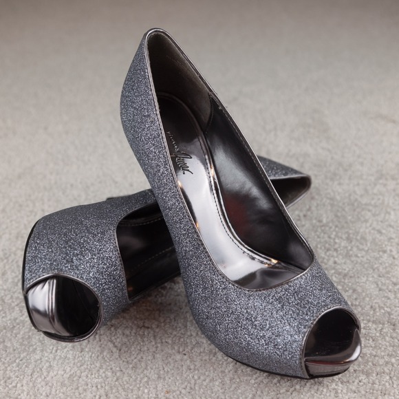 Women's Size 9 Black Silver Glitter Sparkly Peep Toe Stiletto Heel Party Holiday - Picture 1 of 8